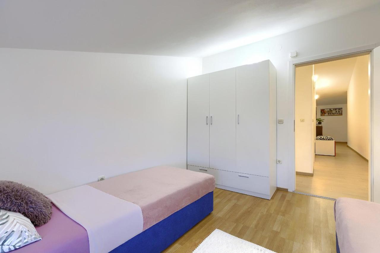 Homestay Pula Zewnętrze zdjęcie